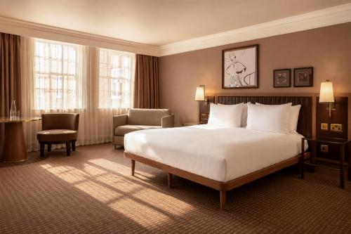 Habitación Executive Collection Premium del hotel The May Fair, A Radisson Collection , Mayfair London. Foto 4