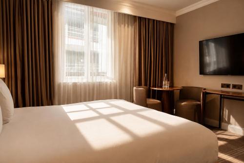 Habitación Superior Collection del hotel The May Fair, A Radisson Collection , Mayfair London. Foto 3