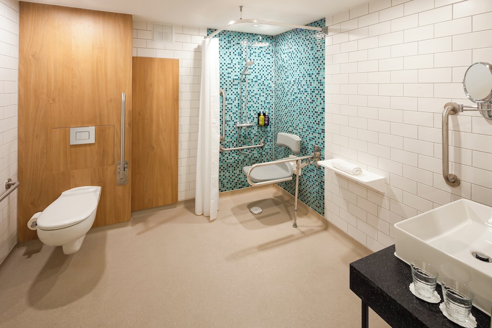 Habitación estándar, 1 cama de matrimonio grande, accesible para personas con discapacidad (Super) del hotel Holiday Inn London-bexley, An Ihg. Foto 5