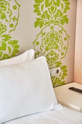 Suite de 1 dormitorio - 1 cama extragrande del hotel Doubletree By Hilton Girona. Foto 2