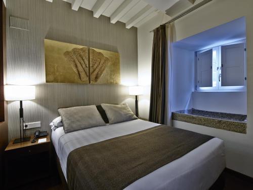 Habitación Doble Básica del hotel Carrís Casa De La Troya. Foto 3