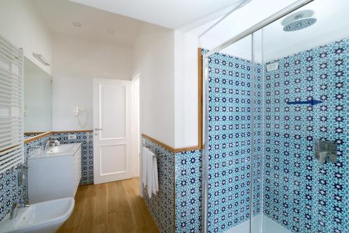 Habitación Doble Estándar con balcón - 1 o 2 camas del hotel Miramare. Foto 9