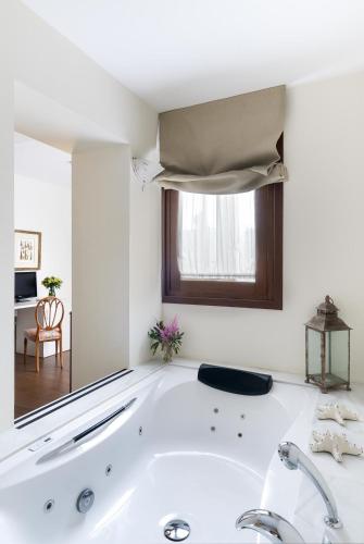 Suite del hotel Amadeus Sevilla. Foto 2