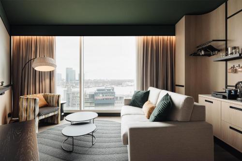 Suite Superior de 1 dormitorio - Planta superior del hotel DoubleTree by Hilton Amsterdam Centraal Station. Foto 3