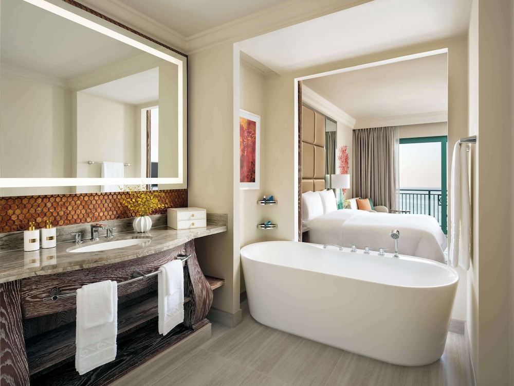 Habitación familiar 1 Cama king 2 habitaciones 2 Camas queen del hotel Atlantis The Palm. Foto 6