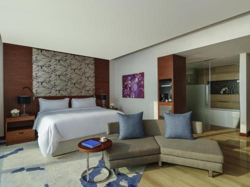 Fairmont Gold Vista Suite - Smoking del hotel Fairmont Bab Al Bahr. Foto 1