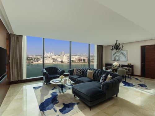 Fairmont Gold Signature Suite King - Non - smoking del hotel Fairmont Bab Al Bahr. Foto 3