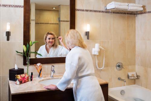Apartamento de 1 dormitorio del hotel Khalidiya Palace Rayhaan By Rotana. Foto 2