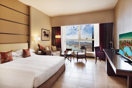 Guest with King Bed - Guaranteed 10am Check - In and 5pm Check - Out, (For stays until July 31st, 2026) del hotel Khalidiya Palace Rayhaan By Rotana. Foto 1