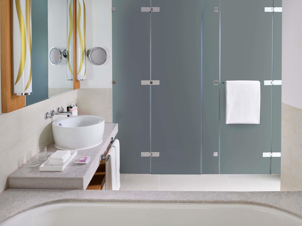 Suite ejecutiva, 1 cama de matrimonio grande del hotel Movenpick Jumeirah Beach. Foto 6