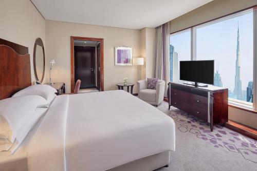 Habitación Amplia con cama extragrande - Planta superior del hotel Rose Rayhaan By Rotana. Foto 3