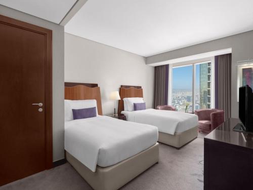 Guest Room High Floor – Twin del hotel Rose Rayhaan By Rotana. Foto 2