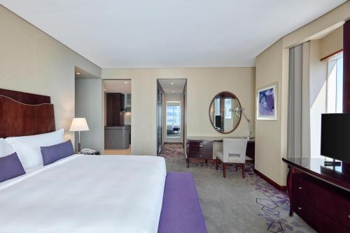 Large Corner – High Floor del hotel Rose Rayhaan By Rotana. Foto 1