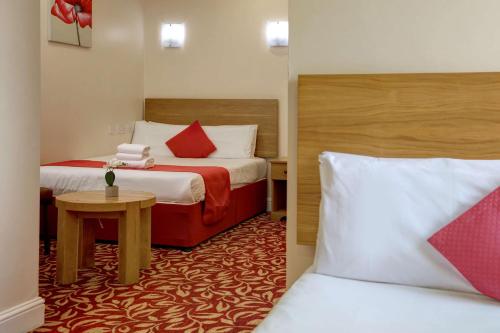 Habitación Doble Estándar con 2 camas dobles del hotel Best Western London Ilford. Foto 1