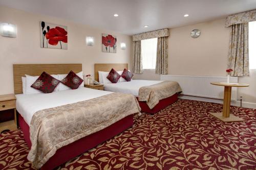 Habitación Doble Estándar con 2 camas dobles del hotel Best Western London Ilford. Foto 3
