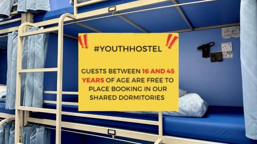 Single bed in 12 - Bed Mixed Dormitory Room Shared Bathroom del hotel Smart Russell Square. Foto 3