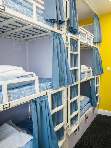 Cama individual en una Habitación Compartida Mixta de 9 camas del hotel Smart Russell Square