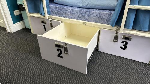 Cama individual en habitación compartida mixta de 4 camas del hotel Smart Russell Square