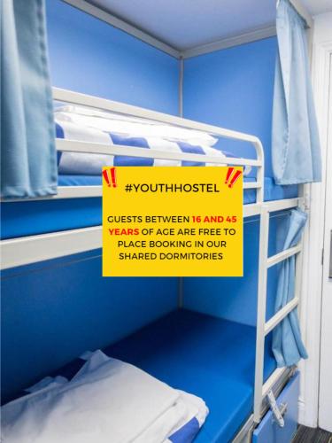 Cama individual en habitación compartida mixta de 4 camas del hotel Smart Russell Square. Foto 4