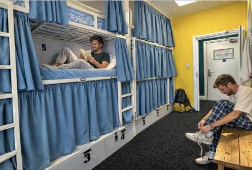 Single bed in 12 - Bed Mixed Dormitory Room Shared Bathroom del hotel Smart Russell Square. Foto 9