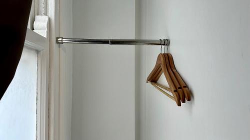 Habitación Doble con baño privado del hotel Smart Russell Square. Foto 4