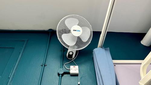 Habitación Doble con baño privado del hotel Smart Russell Square. Foto 6