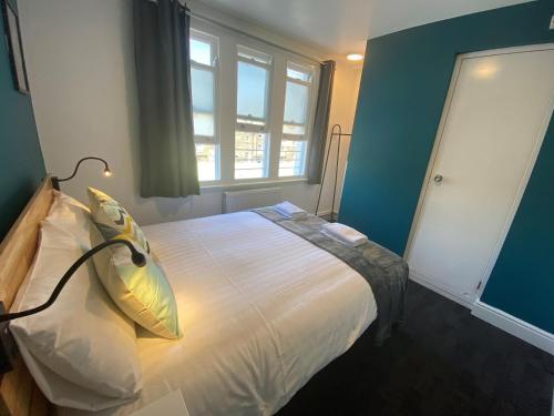 Habitación Doble con baño privado del hotel Smart Russell Square. Foto 7