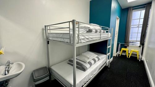 Habitación Doble con baño privado - 2 camas del hotel Smart Russell Square. Foto 6