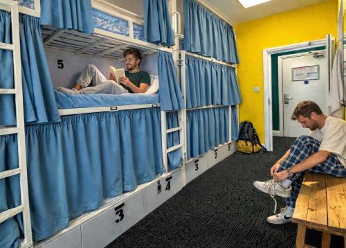 Habitación compartida mixta con baño privado - 6 camas del hotel Smart Russell Square. Foto 1