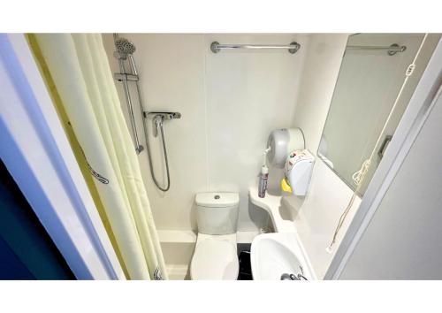 Habitación compartida mixta con baño privado - 6 camas del hotel Smart Russell Square. Foto 4