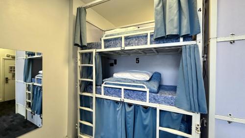 Cama Individual en habitación compartida de 12 camas del hotel Smart Russell Square. Foto 8