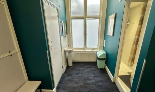 Cama Individual en habitación compartida de 12 camas del hotel Smart Russell Square. Foto 9