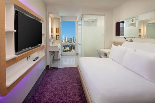 Vistas al perfil urbano del hotel Yotel New York Times Square. Foto 2