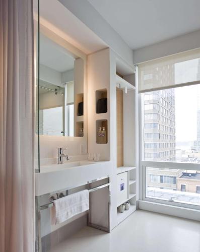 Vistas al perfil urbano del hotel Yotel New York Times Square. Foto 4