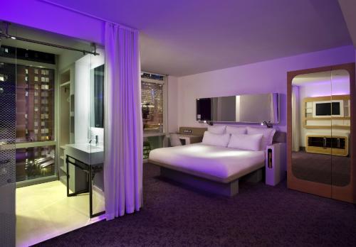 Alojamiento de 1ª clase con cama extragrande del hotel Yotel New York Times Square