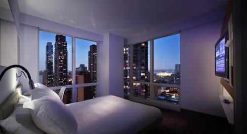 Habitación Esquinera de primera clase - 1 cama grande del hotel Yotel New York Times Square. Foto 6