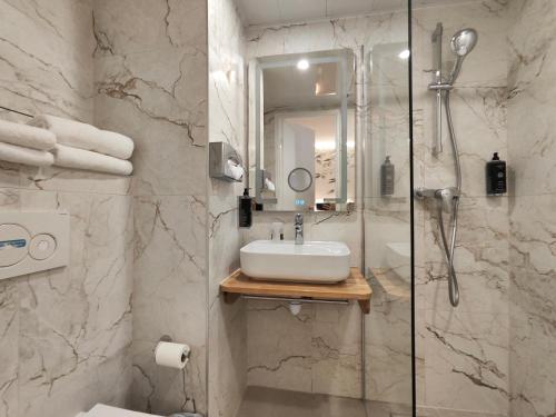 Habitación Triple Executive del hotel LE 55 MONTPARNASSE. Foto 4