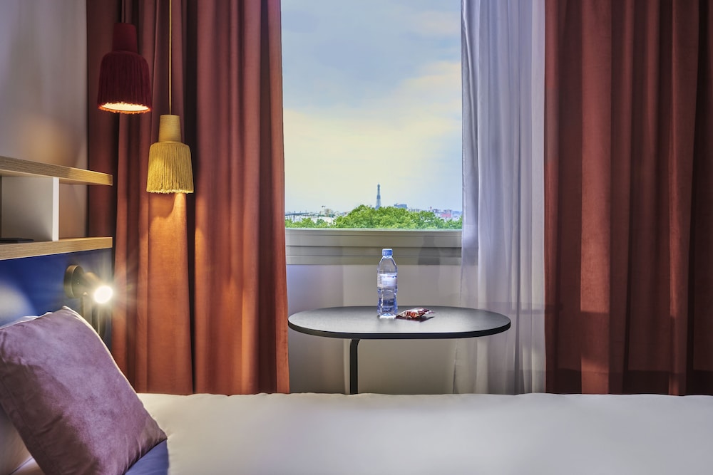 Habitación estándar con dos camas individuales de 31 x 73 pulgadas del hotel Ibis Styles Paris Gennevilliers. Foto 3