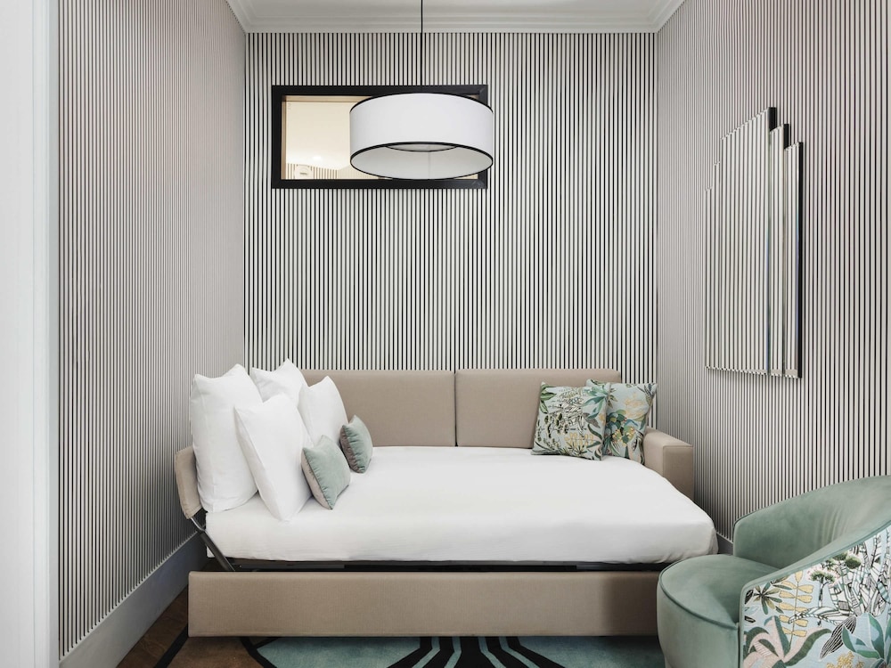 Habitación Deluxe: 1 cama doble, sofá cama, balcón y vistas al mar en planta alta del hotel The 1932 Hotel y Spa Cap d Antibes MGallery. Foto 4