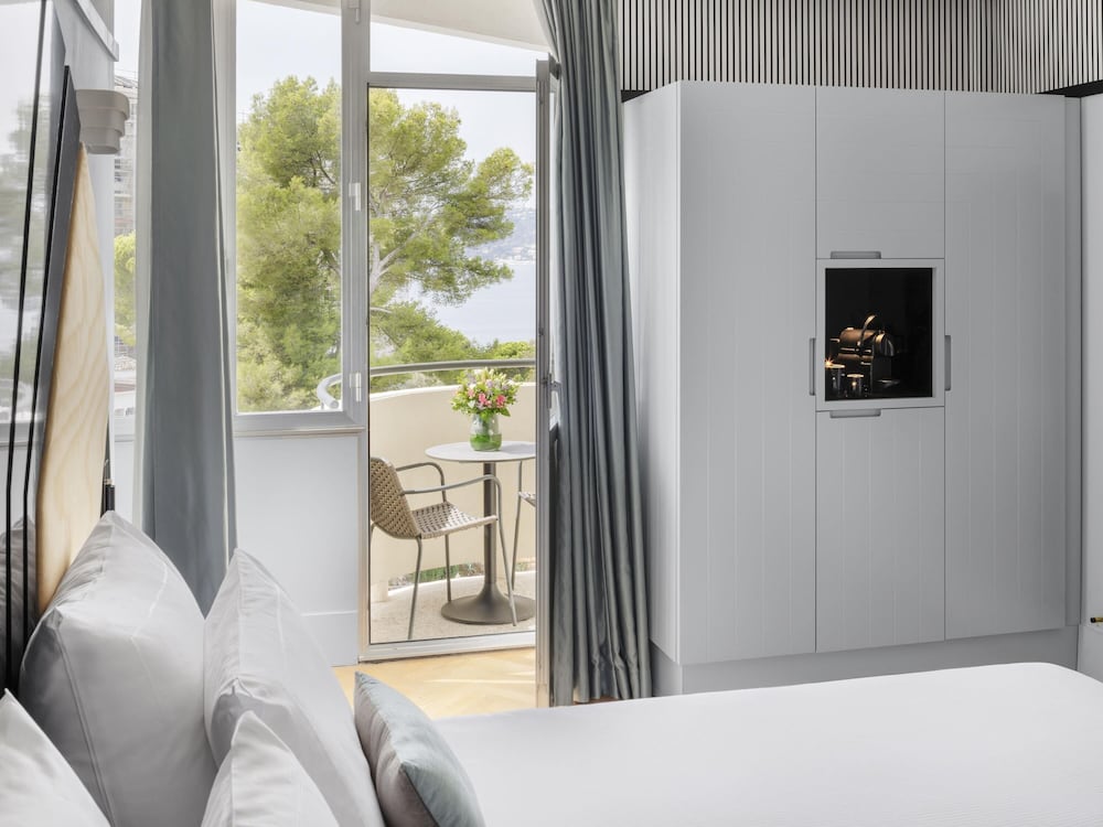 Habitación Deluxe: 1 cama doble, sofá cama, balcón y vistas al mar en planta alta del hotel The 1932 Hotel y Spa Cap d Antibes MGallery. Foto 6