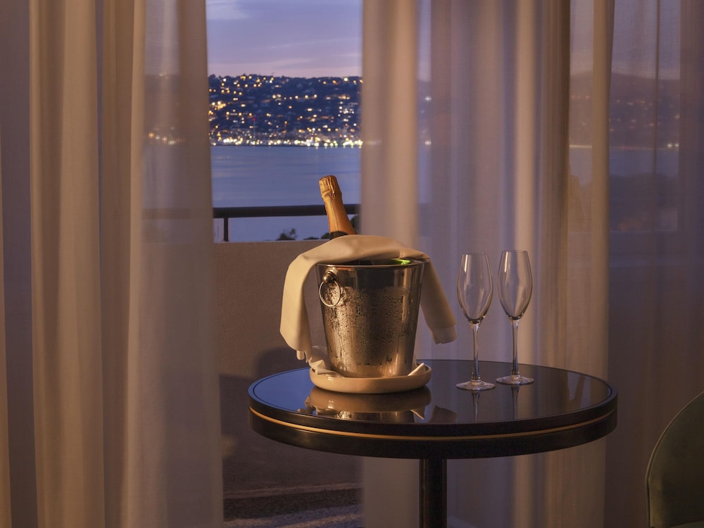 Suite doble Junior con vistas panorámicas al mar y balcón y en la planta alta del hotel The 1932 Hotel y Spa Cap d Antibes MGallery. Foto 4