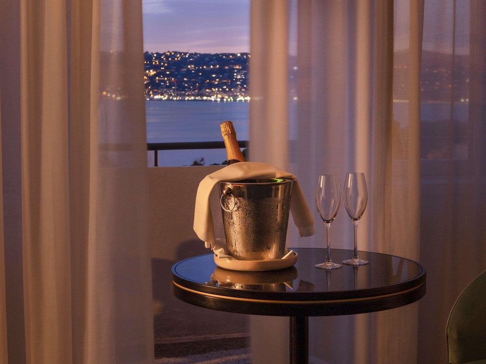 Suite doble Junior con vistas panorámicas al mar y balcón y en la planta alta del hotel The 1932 Hotel y Spa Cap d Antibes MGallery. Foto 5