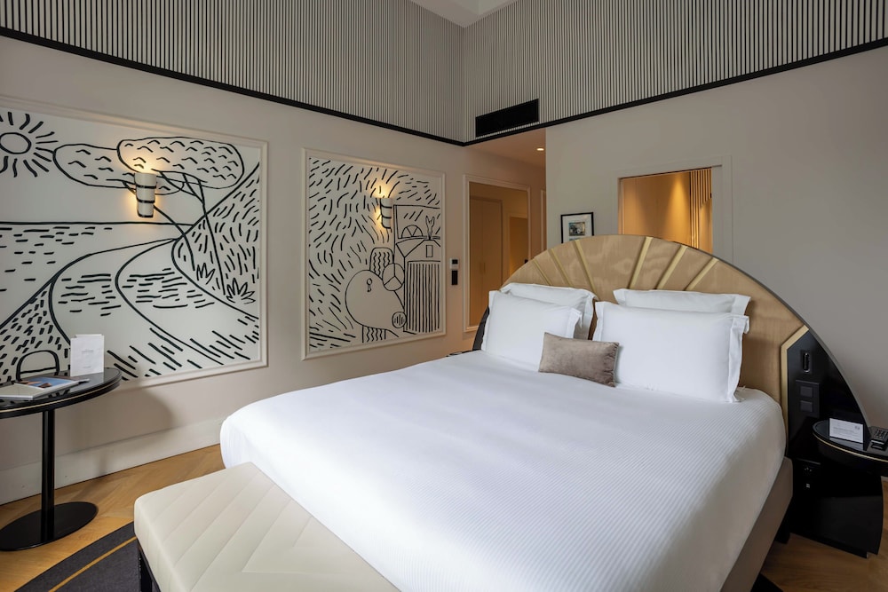 Suite Junior doble en la planta baja con terraza y piscina privada del hotel The 1932 Hotel y Spa Cap d Antibes MGallery. Foto 2