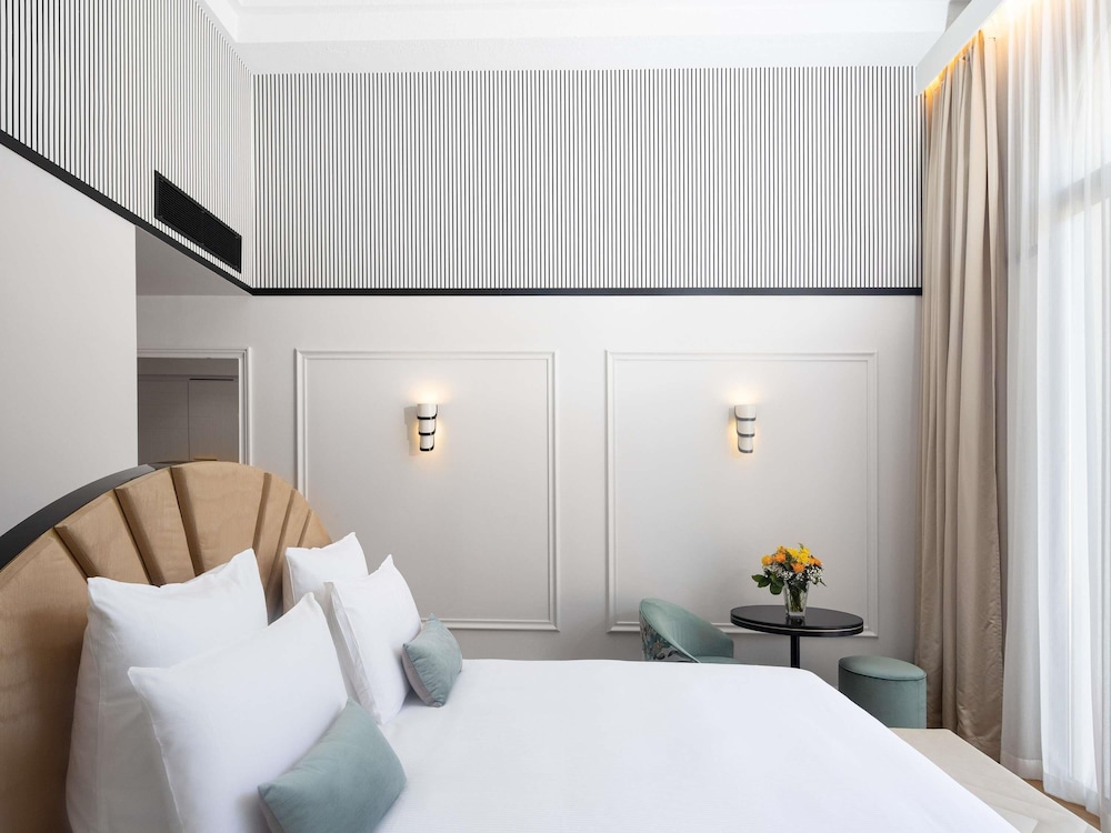 Suite Junior doble en la planta baja con terraza y piscina privada del hotel The 1932 Hotel y Spa Cap d Antibes MGallery. Foto 5