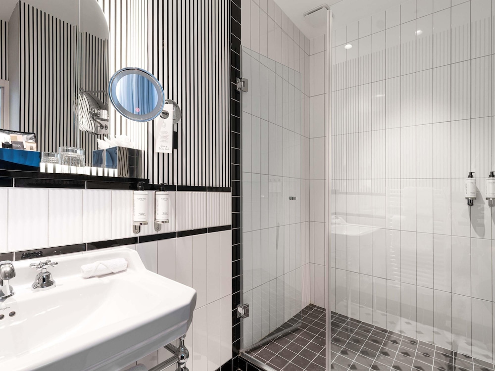 Suite Junior doble en la planta baja con terraza y piscina privada del hotel The 1932 Hotel y Spa Cap d Antibes MGallery. Foto 6