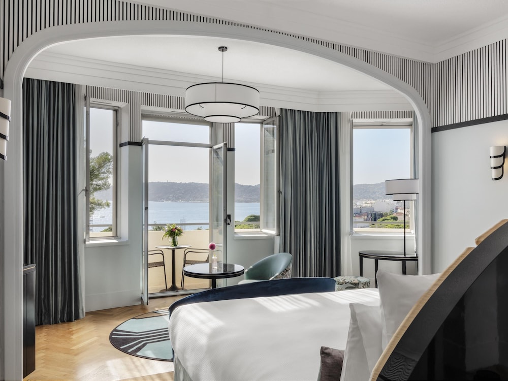 Suite doble Junior con vistas panorámicas al mar y balcón y en la planta alta del hotel The 1932 Hotel y Spa Cap d Antibes MGallery. Foto 6