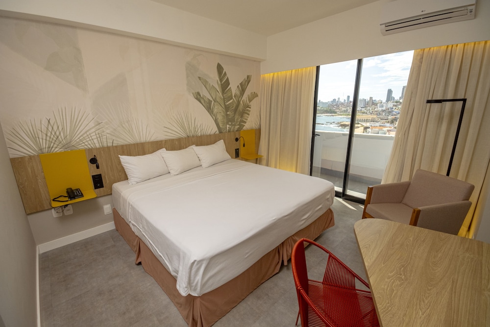 HABITACIÓN SUPERIOR con 1 cama king size del hotel Novotel Salvador Rio Vermelho. Foto 5