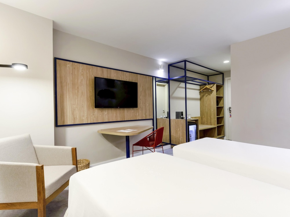 Habitación superior con 2 camas individuales del hotel Novotel Salvador Rio Vermelho. Foto 2