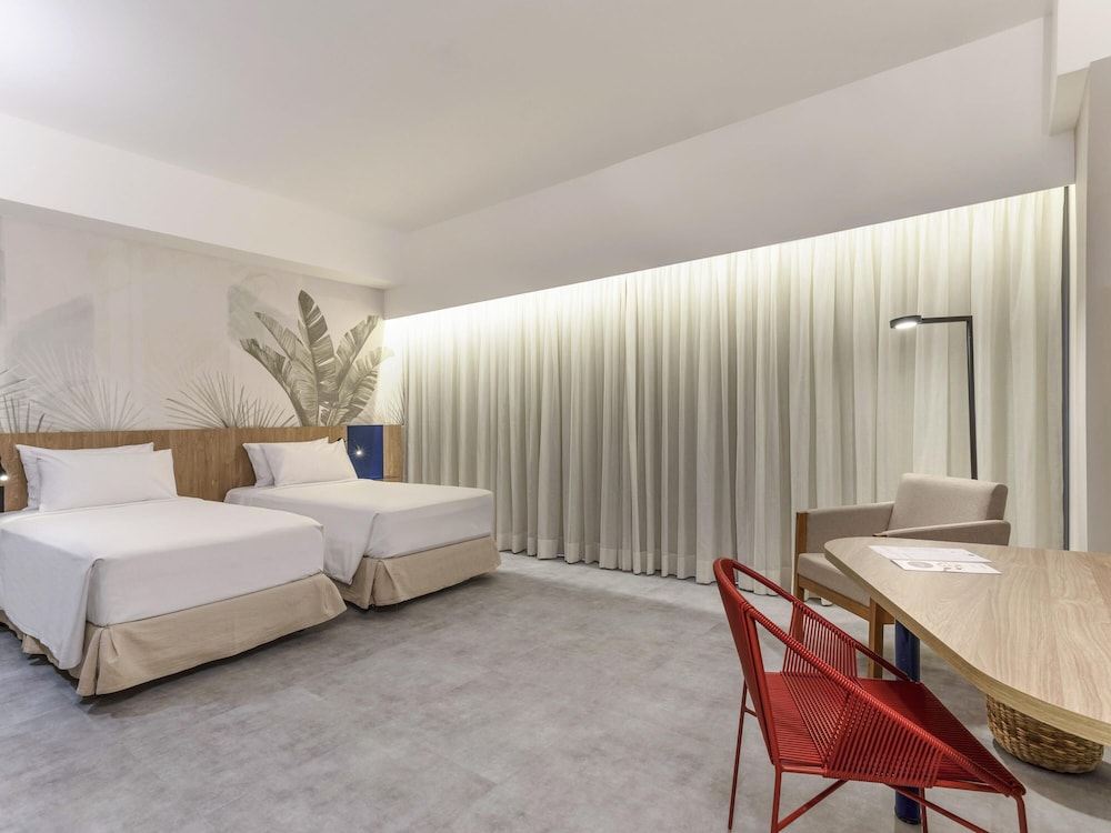 Habitación superior con 2 camas individuales del hotel Novotel Salvador Rio Vermelho. Foto 4