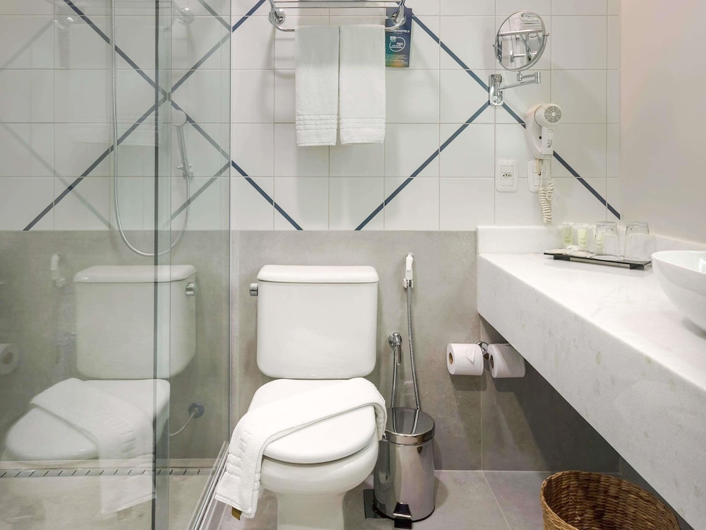 Habitación superior con 2 camas individuales del hotel Novotel Salvador Rio Vermelho. Foto 5